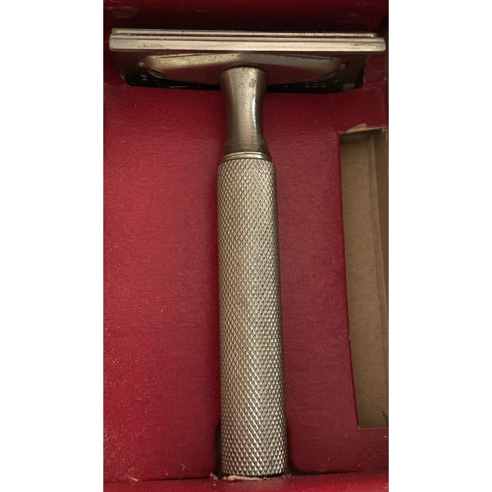 VINTAGE Gillette Tech Razor Red Cross Gift - Picture 9 of 11